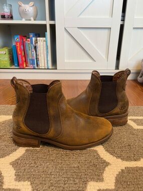 Ugg Leather Chelsea Boots